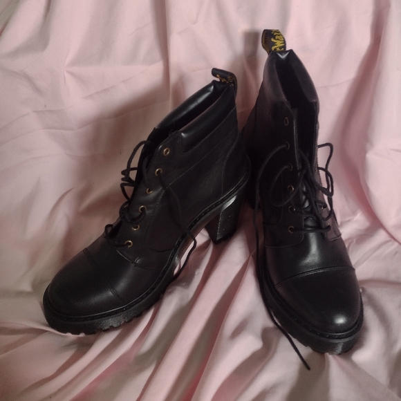 Dr Martens Averil Boots - Picture 2 of 15